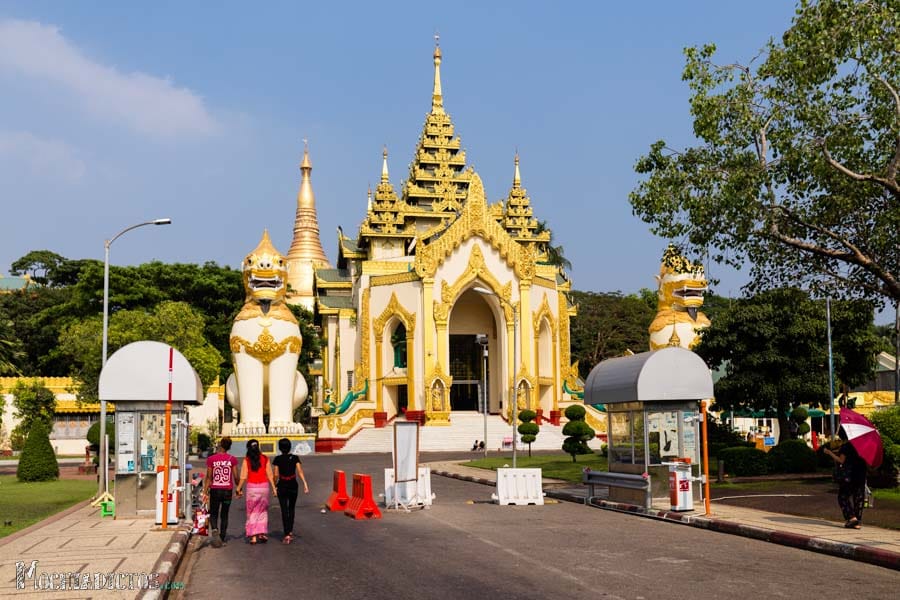 Entrada a la Shwe Dagon Pagoda