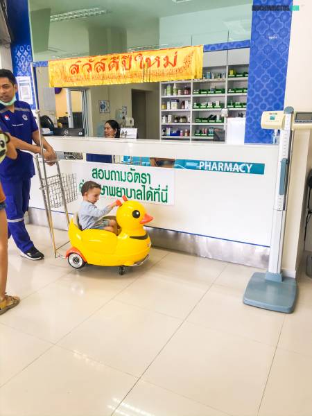 hospital internacional en koh phangan con niños