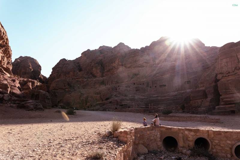 Petra con niños