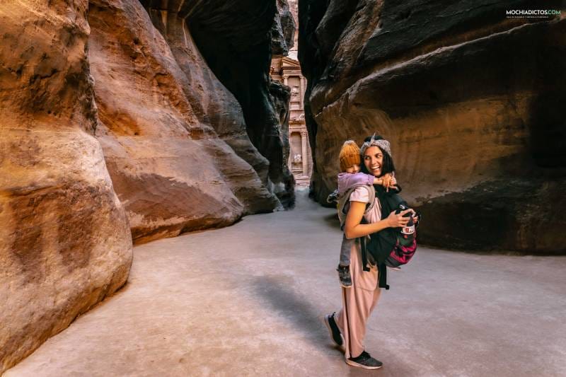 Petra con niños