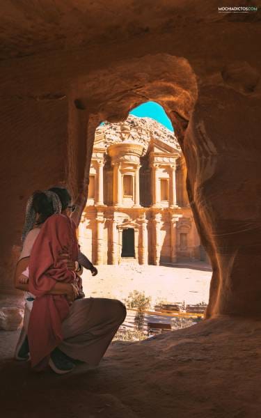 Petra con niños