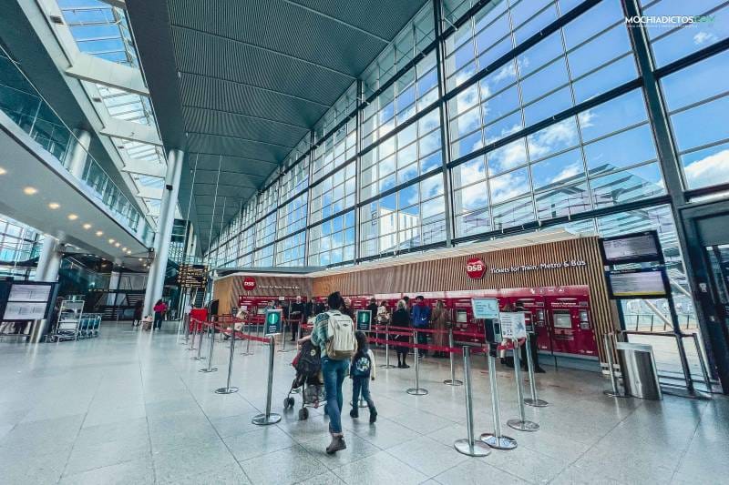 como ir desde el aeropuerto al centro Copenhague con niños