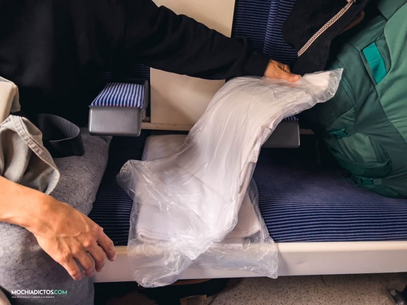 Sábanas limpias en el tren nocturno Estambul sofia