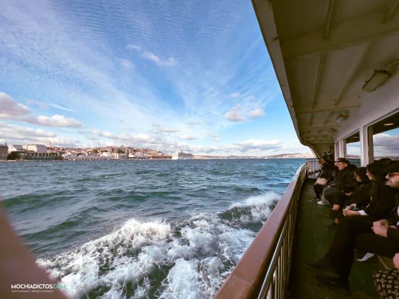 ir a parte asiatica en ferry público
