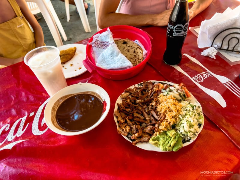sitio local donde comer en Bacalar