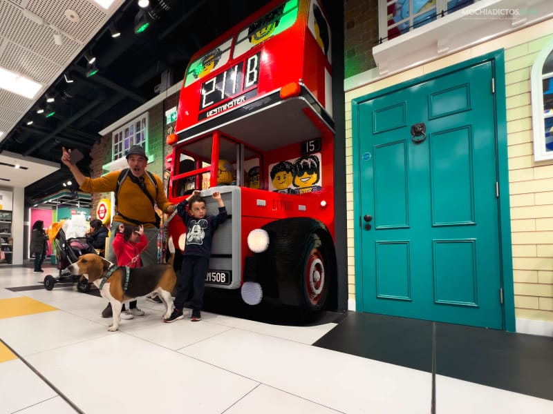 Maqueta de autobús en la tienda Lego de Londres