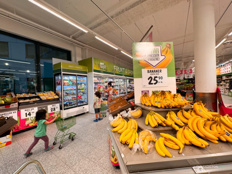 Haciendo la compra en Noruega en familia