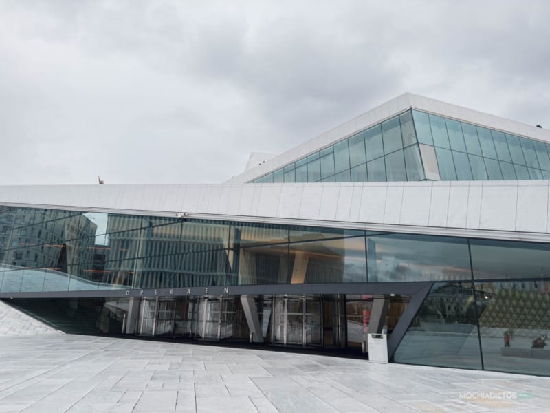 Subir al tejado de la opera de oslo con niños