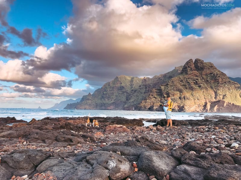 Viajar a Tenerife con bebé mochila de porteo