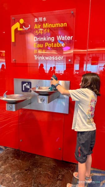 agua gratis aeropuerto singapur