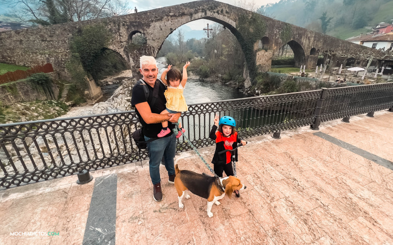 Cangas de Onis con niños