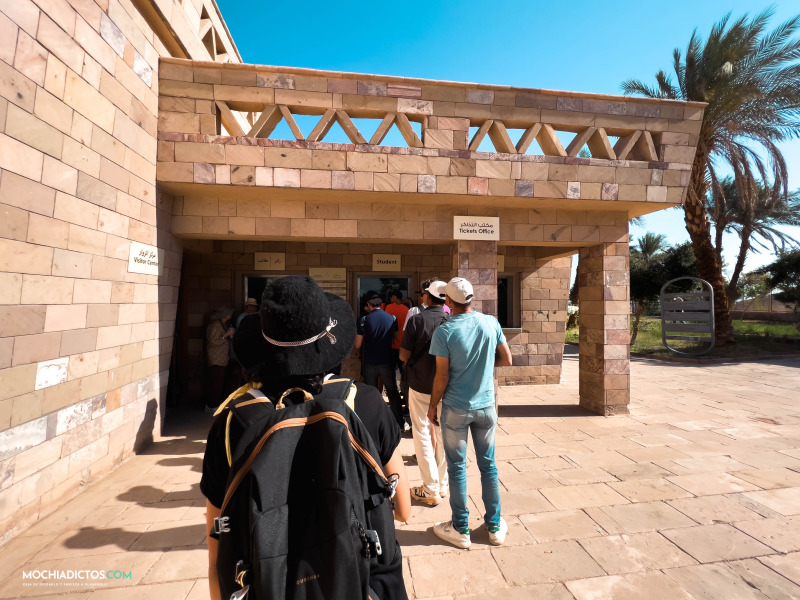 Comprando las entradas para Abu Simbel