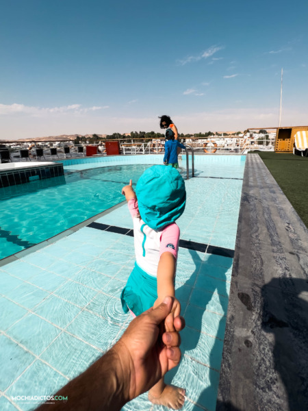 Crucero por el Nilo con niños piscina