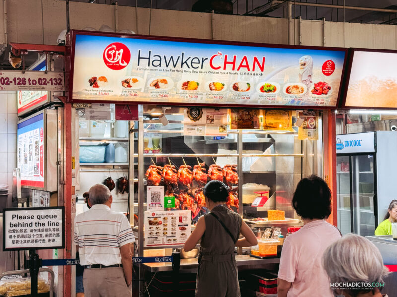 Hawker Chan en el Chinatown Complex de Singapur, donde solo aceptan pagos en efectivo o con apps locales