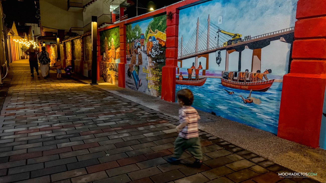 Murales en la calle de la estacion de bomberos