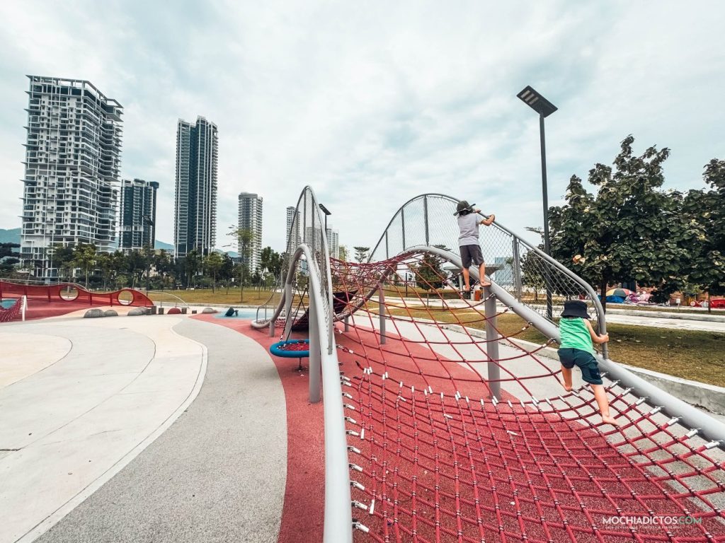 Parque para niños en Penang Gurney Drive