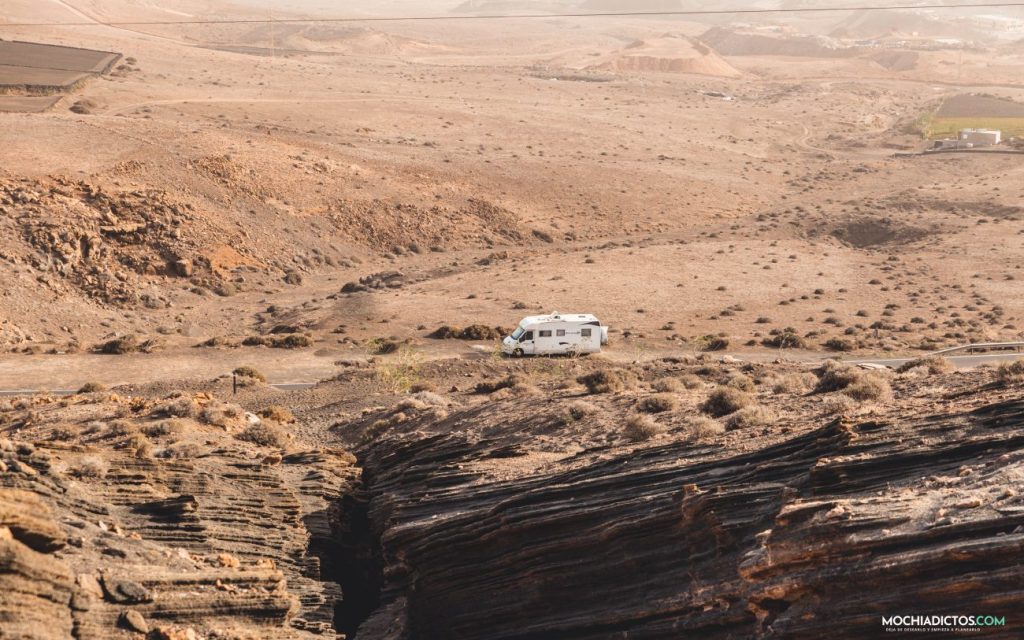 Que ver en LAnzarot Grietas en Montaña blanca donde aparcar