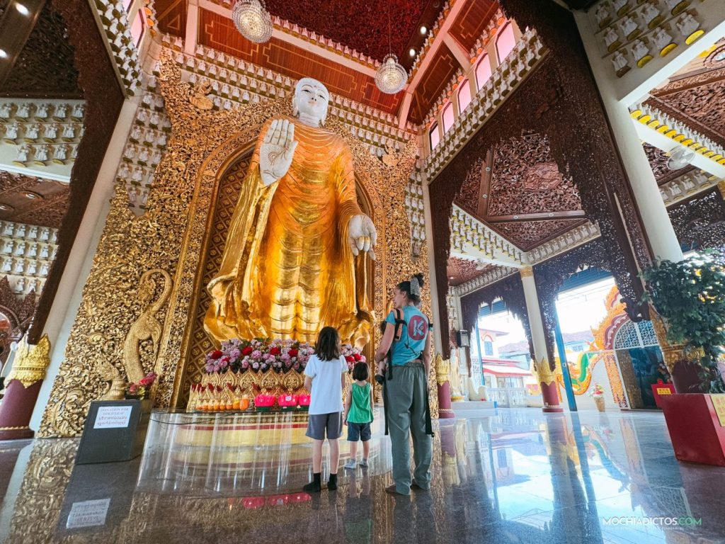 Templo Birmano en Penang en familia