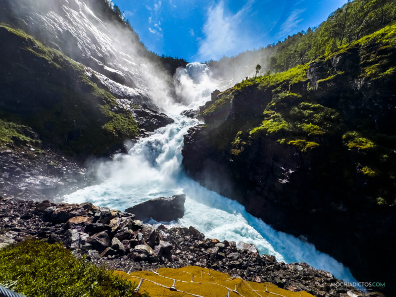Tren de Flam por libre Cascada kjosfossen