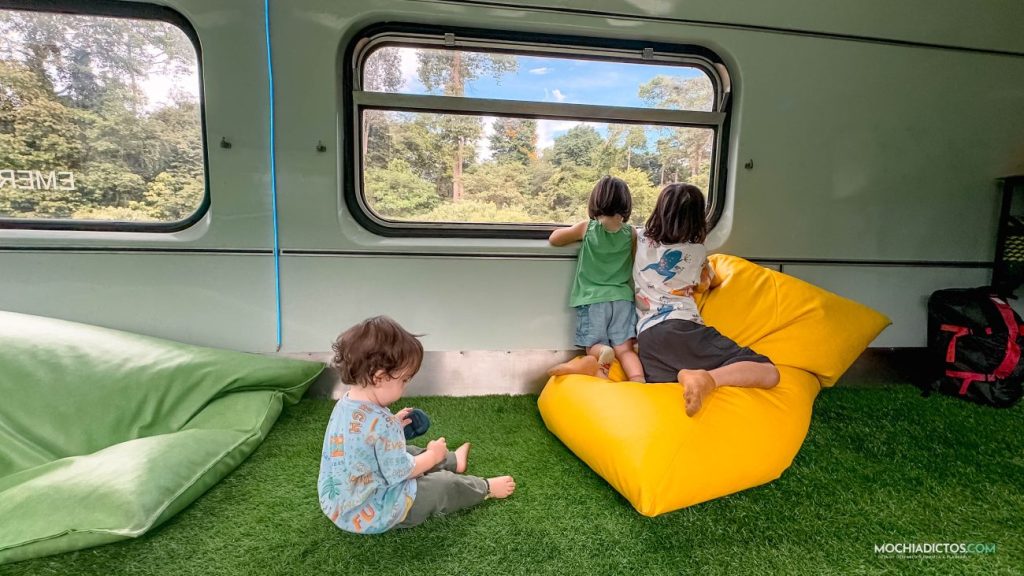 Vagon de tren en Malasia con zonas más amplias