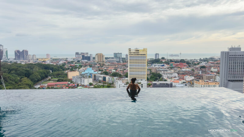 Vistas desde la piscina de nuestro apartamento en Melaka