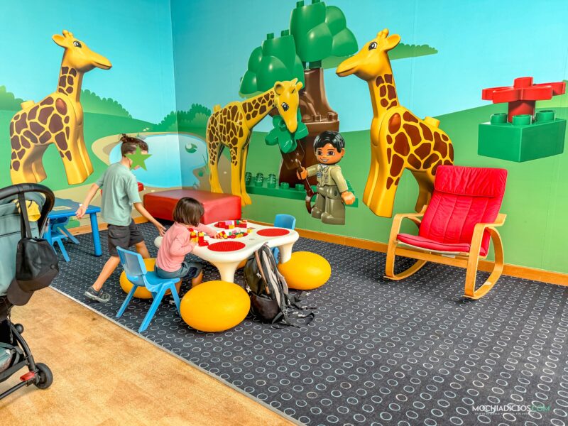 Zona de espera en la zona de lactancia de Legoland Malasia