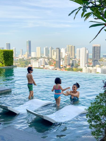 apartamentos con piscina en Penang para niños