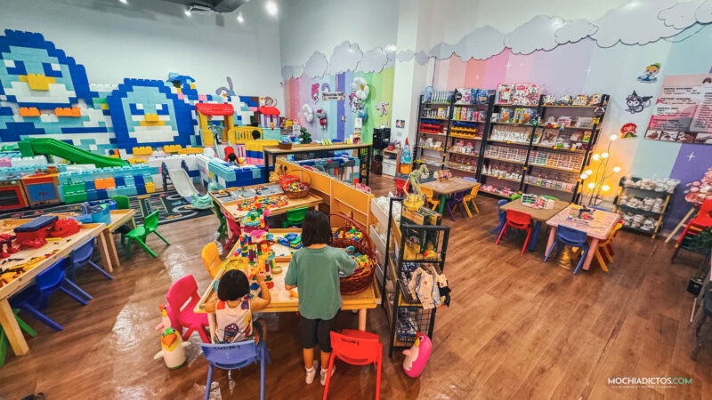 disfrutando de la tarde de juegos en DAnga BAy un día de lluvia