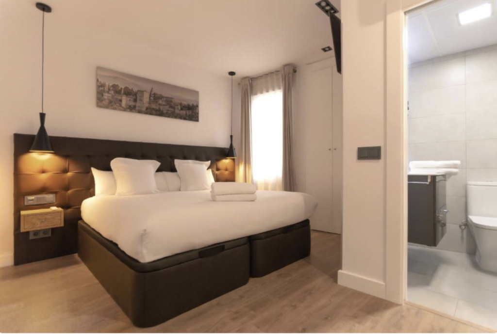 mejores hoteles a buen precio donde alojarse en el casco historico de madrid